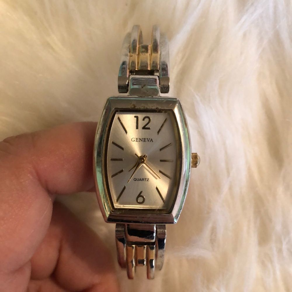 5 Geneva Ladies Watches Need Batteries - Picture 13 of 16